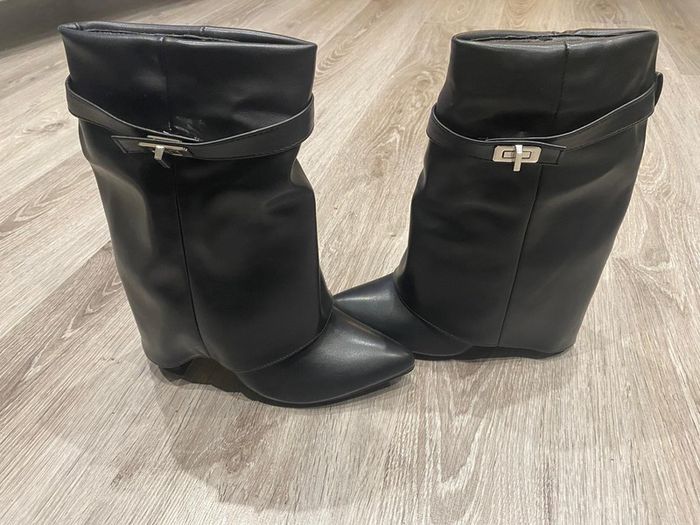 Black Boots