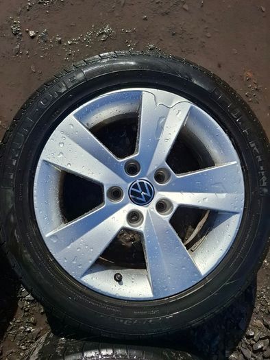16" Vw Alloys with tyres