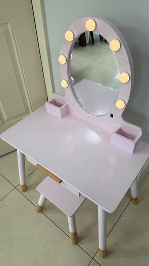 Kids vanity table