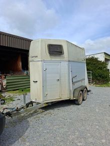 Double horsebox with front ramp for sale