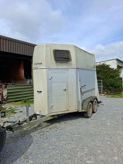 Double horsebox with front ramp for sale
