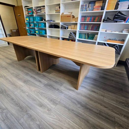 Meeting table and chairs set