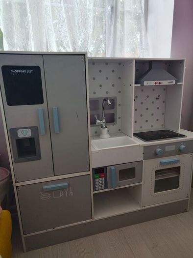 Toy kitchen