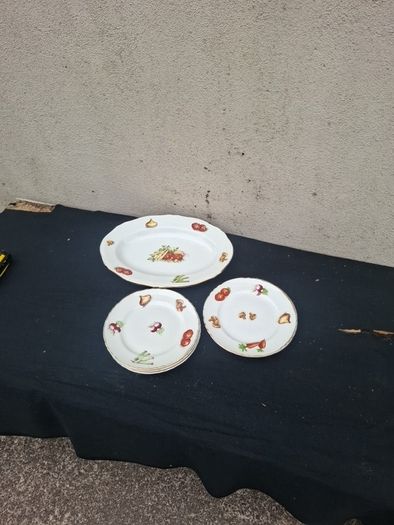 7 vintagd vegetables plates 1 service and 6 sides plates