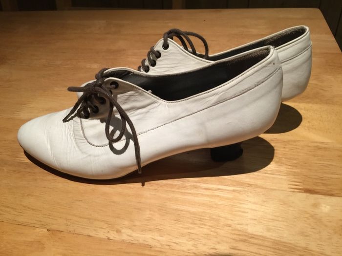 White Brogue Shoes with Heel