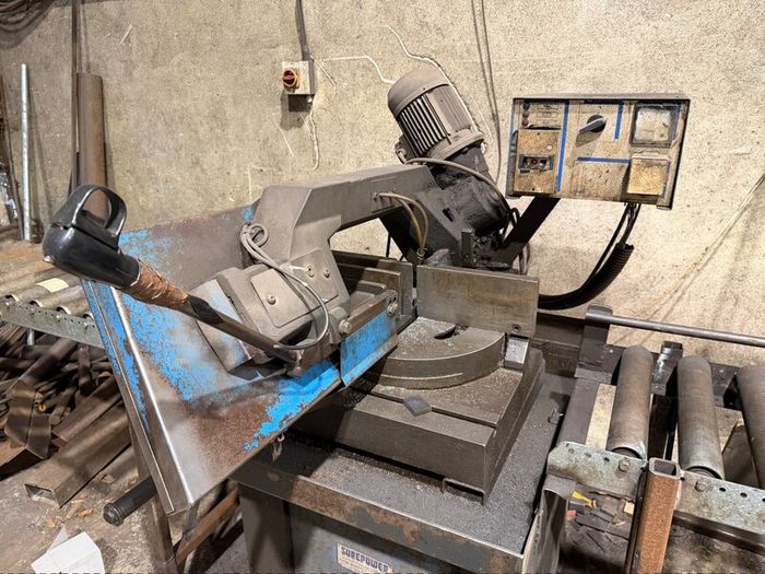 Horizontal bandsaw