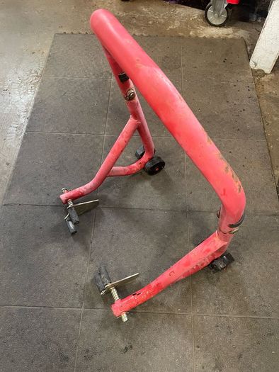 Front paddock stand