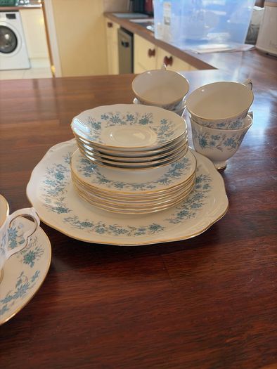 Beautiful vintage Colclough Braganza, pattern 8454, English bone china tea set.