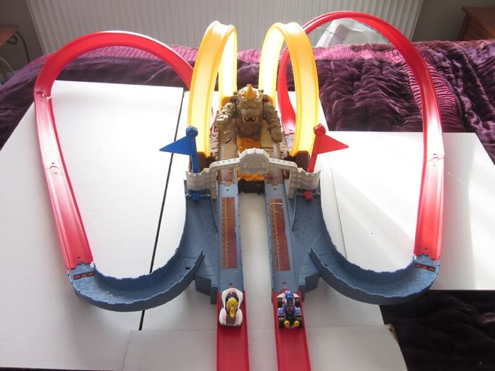 Hot Wheels Mario Kart Bowsers Castle