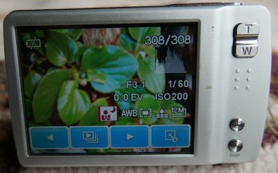 Digital Camera Silver Crest 12MP Digital Camera , touch screen 2GB CD card