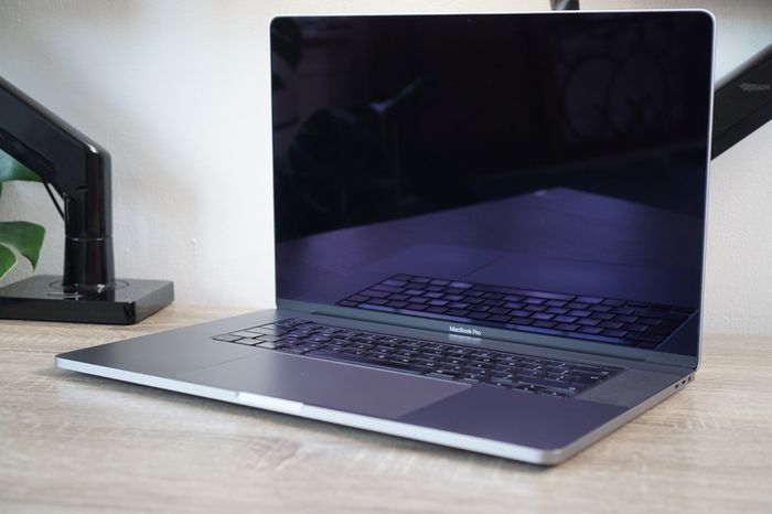 MacBook Pro 16" 2019  32GB | 1TB | i7-9750H | Radeon Pro 5300M 4GB
