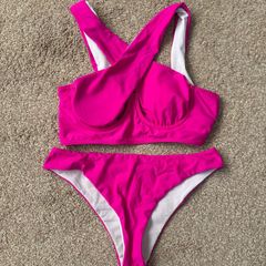 Bikinis & Swimsuits