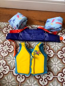 Swimming aids/life jackets