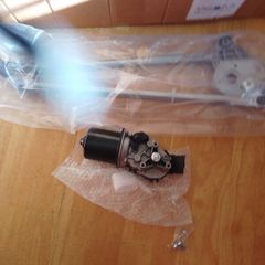 Dacia wiper motor and linkage