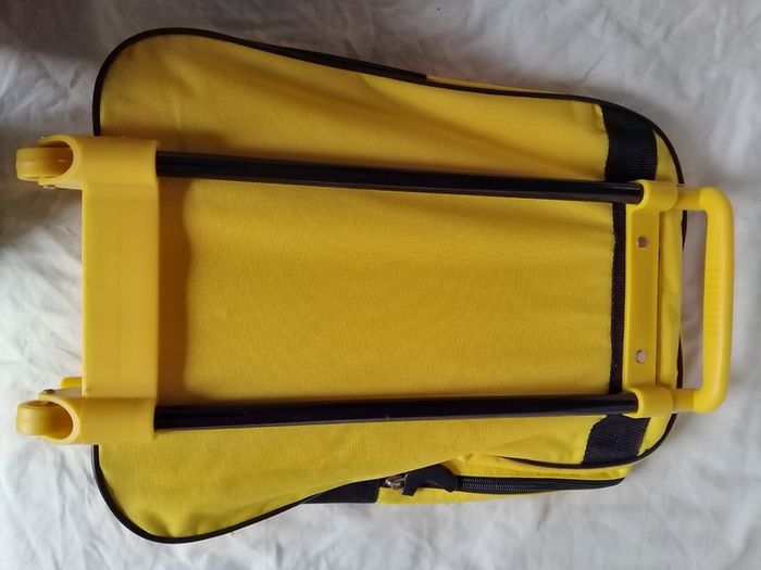 Minions / Despicable Me Childs wheeled trolley cable bag