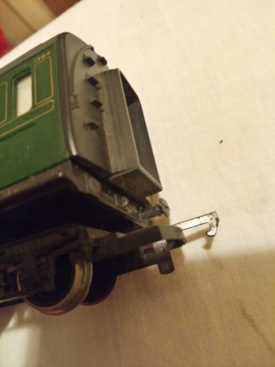 Hornby etc. OO Train/Carriages etc. Job lot. READ AD.