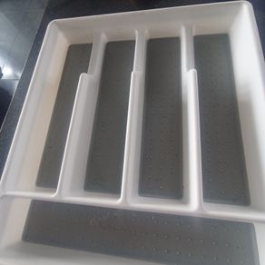 Cutlery drawer tray
