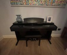 Digital Piano with stool & headphones