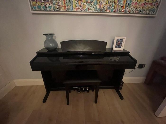 Digital Piano with stool & headphones