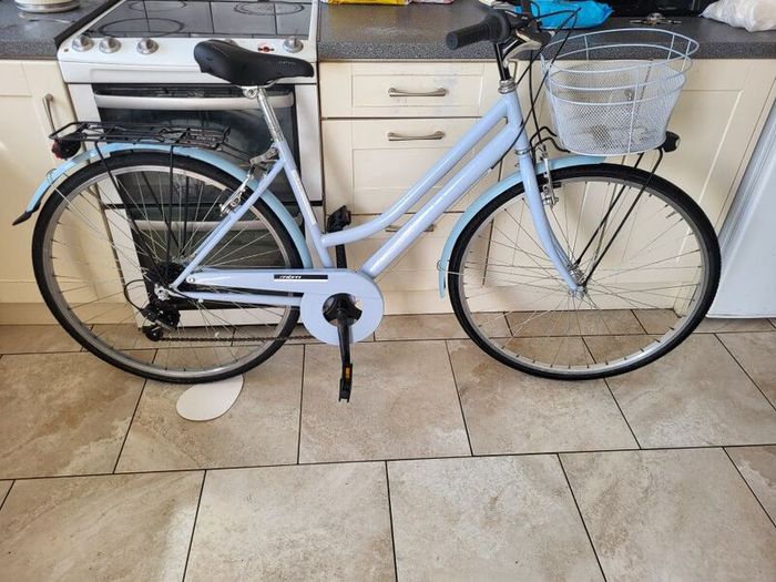 ladies bike (LIKE NEW)