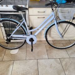 ladies bike (LIKE NEW)