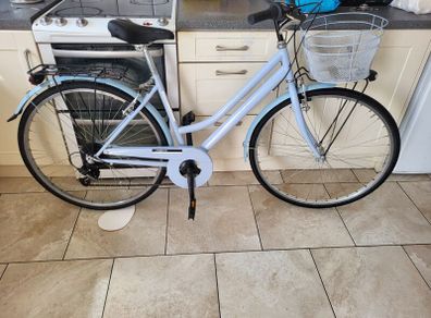 ladies bike (LIKE NEW)