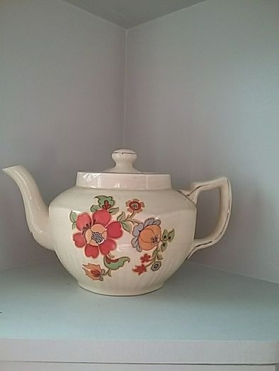 Arthur Wood VTG Teapot