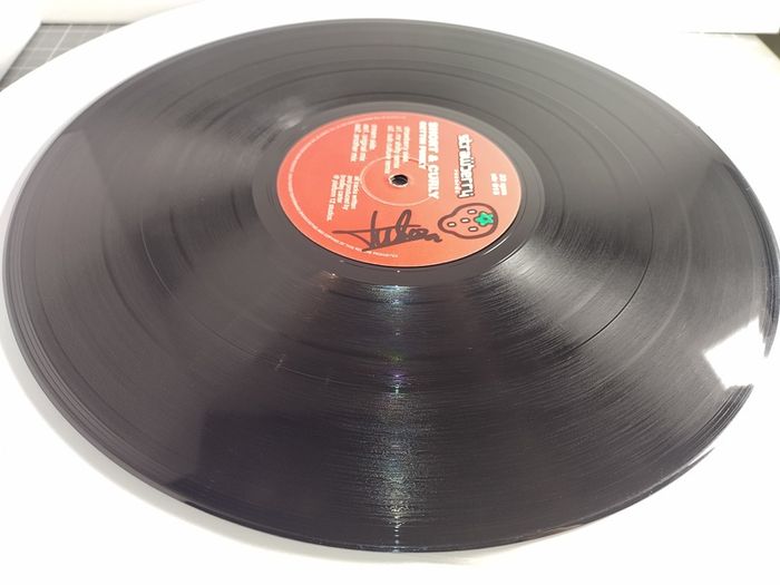 Short & Curly - Gettin Funky - Strawberry Records - SCARCE 90s PIANO House BANGER! Condtion: EXCELLENT to Near MINT!
