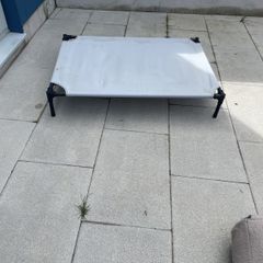 Outdoor dog bed