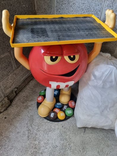 M&m statue