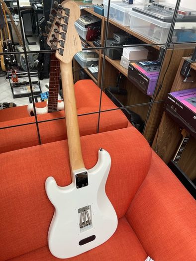 Squier Contemporary Active Stratocaster HH Olympic White Floyd Rose