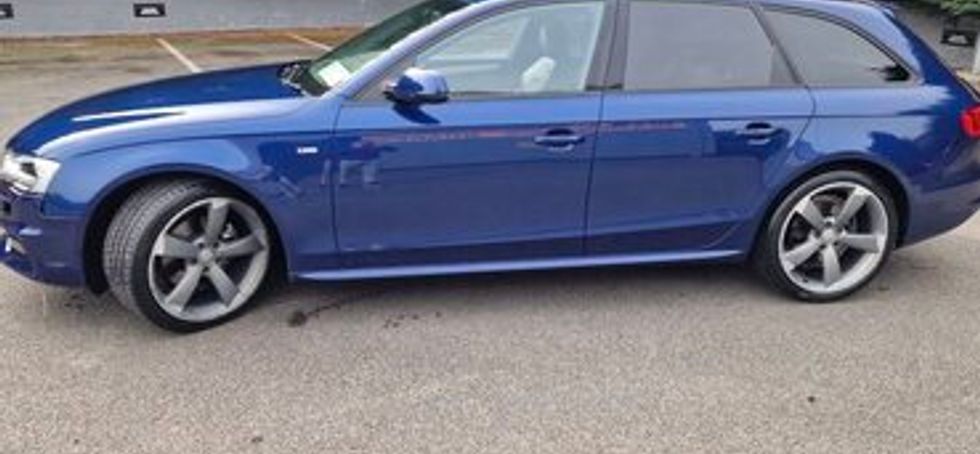 Audi A4 Avant S-Line 2.0TDI Manual