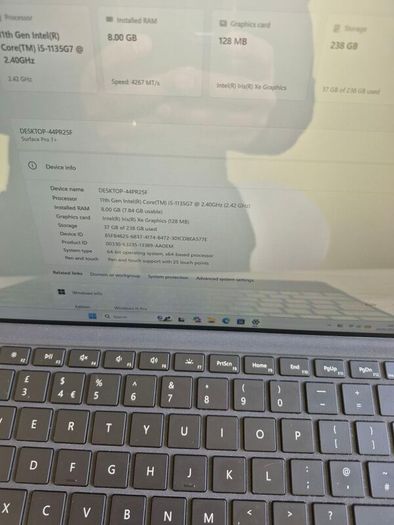 Microsoft Surface Pro 7+,i5 11th gen,8gb,256 ssd,12.3" PixcelSence,Windows 11