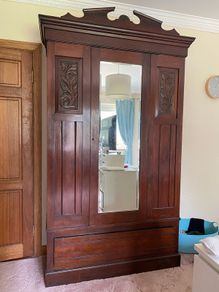 Vintage-Style Wardrobe