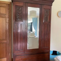 Vintage-Style Wardrobe