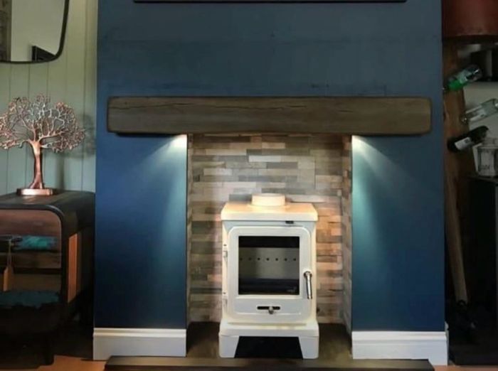 Mantlepiece with lights
