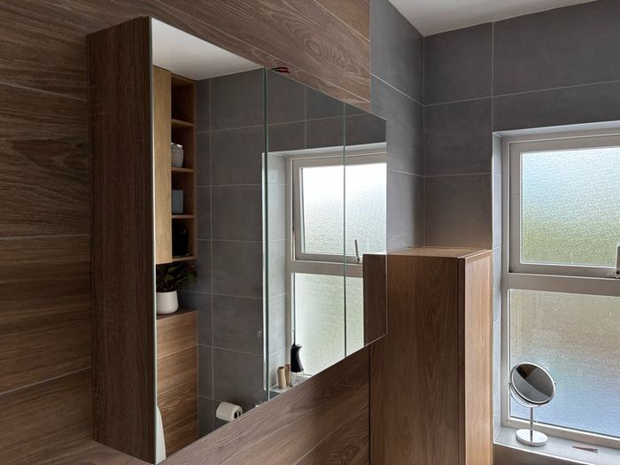 Wall mounted bathroom cabinet with mirror and Led lighting