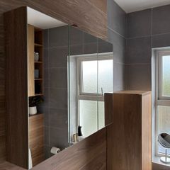 Wall mounted bathroom cabinet with mirror and Led lighting
