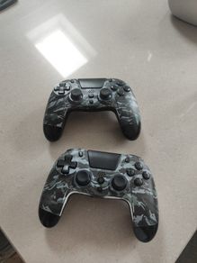 PS4 controllers