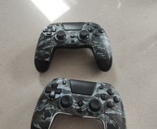 PS4 controllers