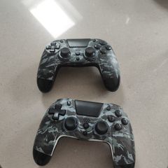 PS4 controllers