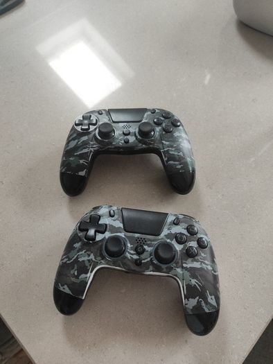 PS4 controllers