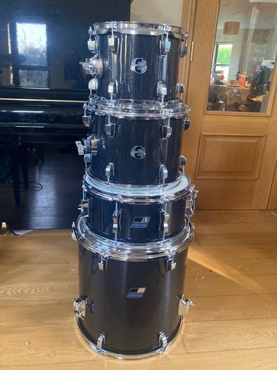 Nearly new Ludwig Evolution and Backbeat Snare Drum 14" and 10/12/16 toms in stunning Black Sparkle Wrap