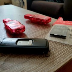 USB Flash Drive Bundle (8GB + Retro 32MB) + SD Adapter