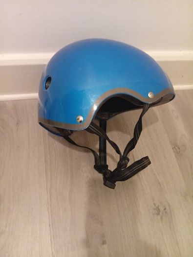 Quality Universal Helmet M-Size 2months old