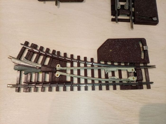 Ho/oo model train tracks 23 elect pts + 3 man pts