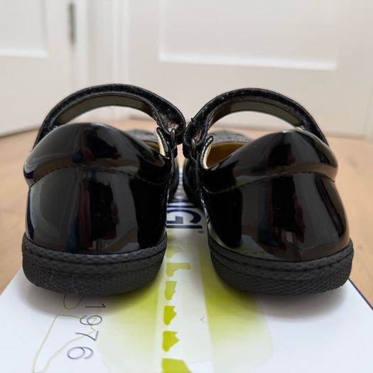 Primigi black patent school shoes size 10 EU28