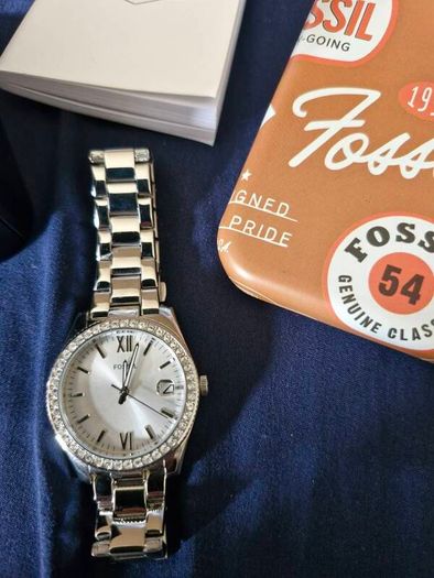 Fossil Womens Watch In Tin Box
