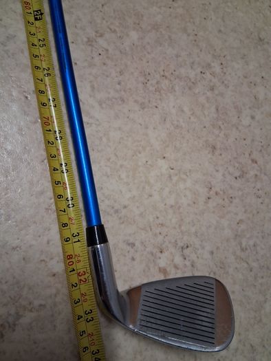 Golf clubs. Junior Set Of Left Handed MacGregor Golf Clubs For 9 To 12 Year Old. Collect In Dublin Or Receive Via Post.