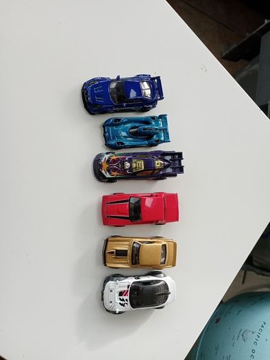 6 piece Hot Wheels set